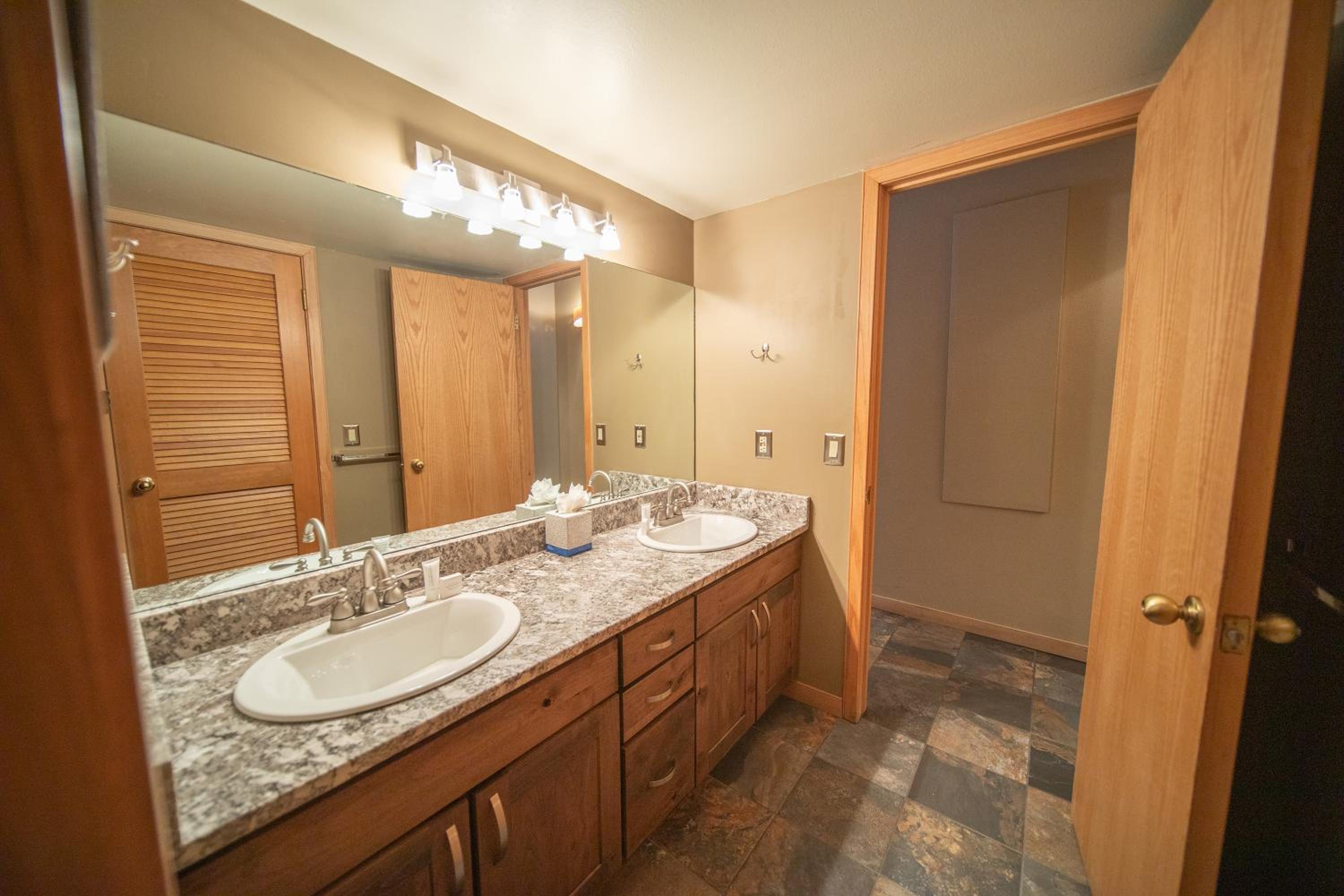 Ski Run 302 by SummitCove Lodging