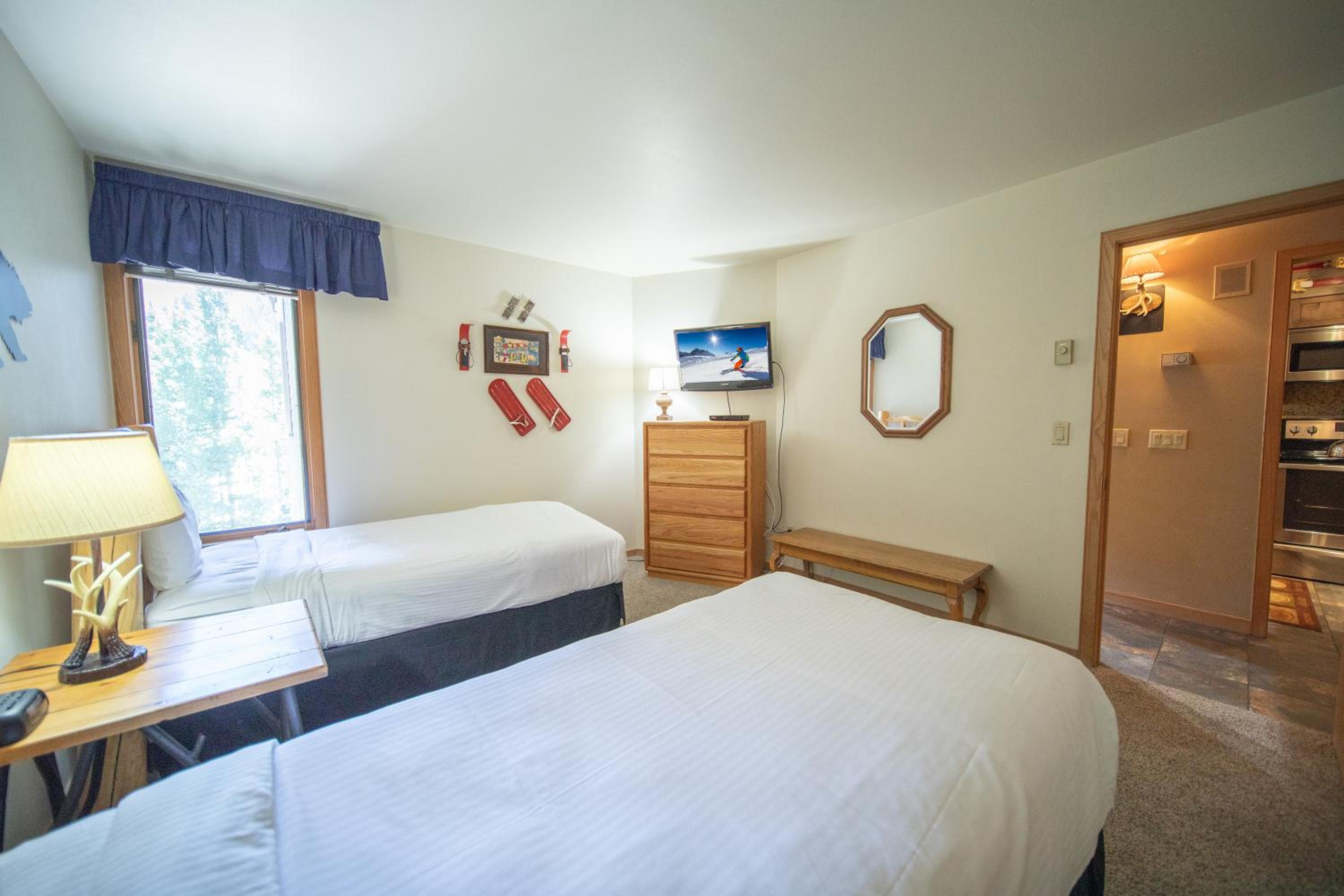Ski Run 302 by SummitCove Lodging