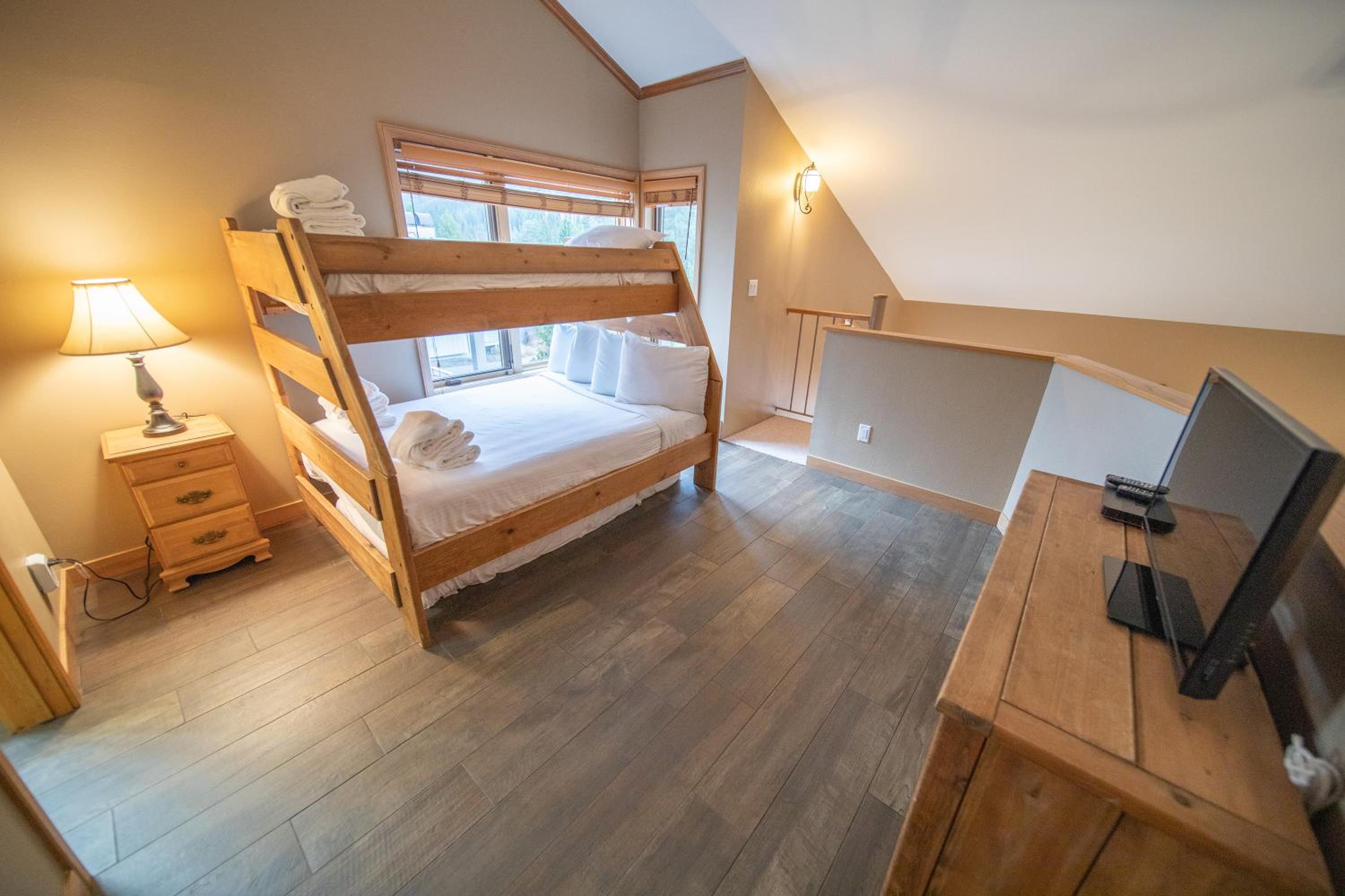 Ski Run 411 by SummitCove Lodging