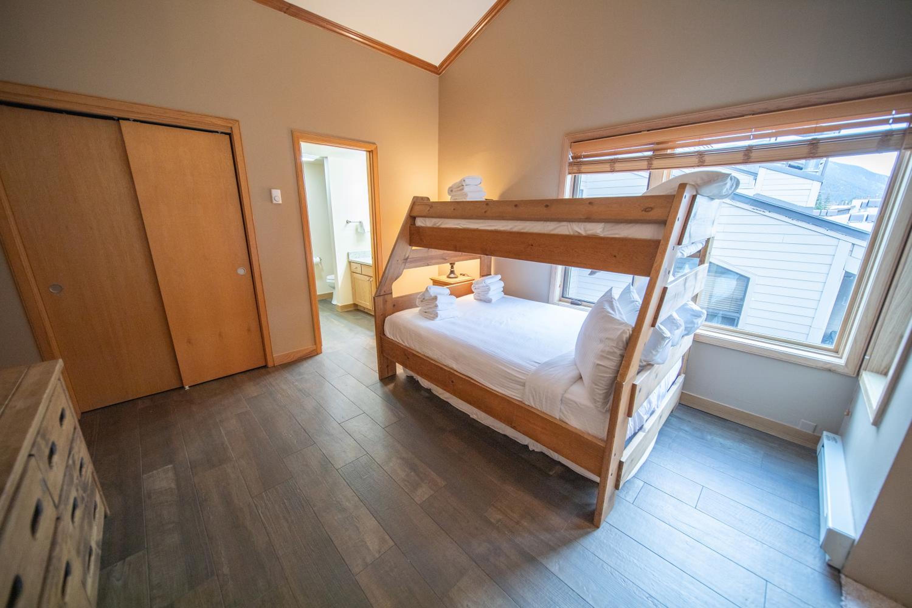 Ski Run 411 by SummitCove Lodging