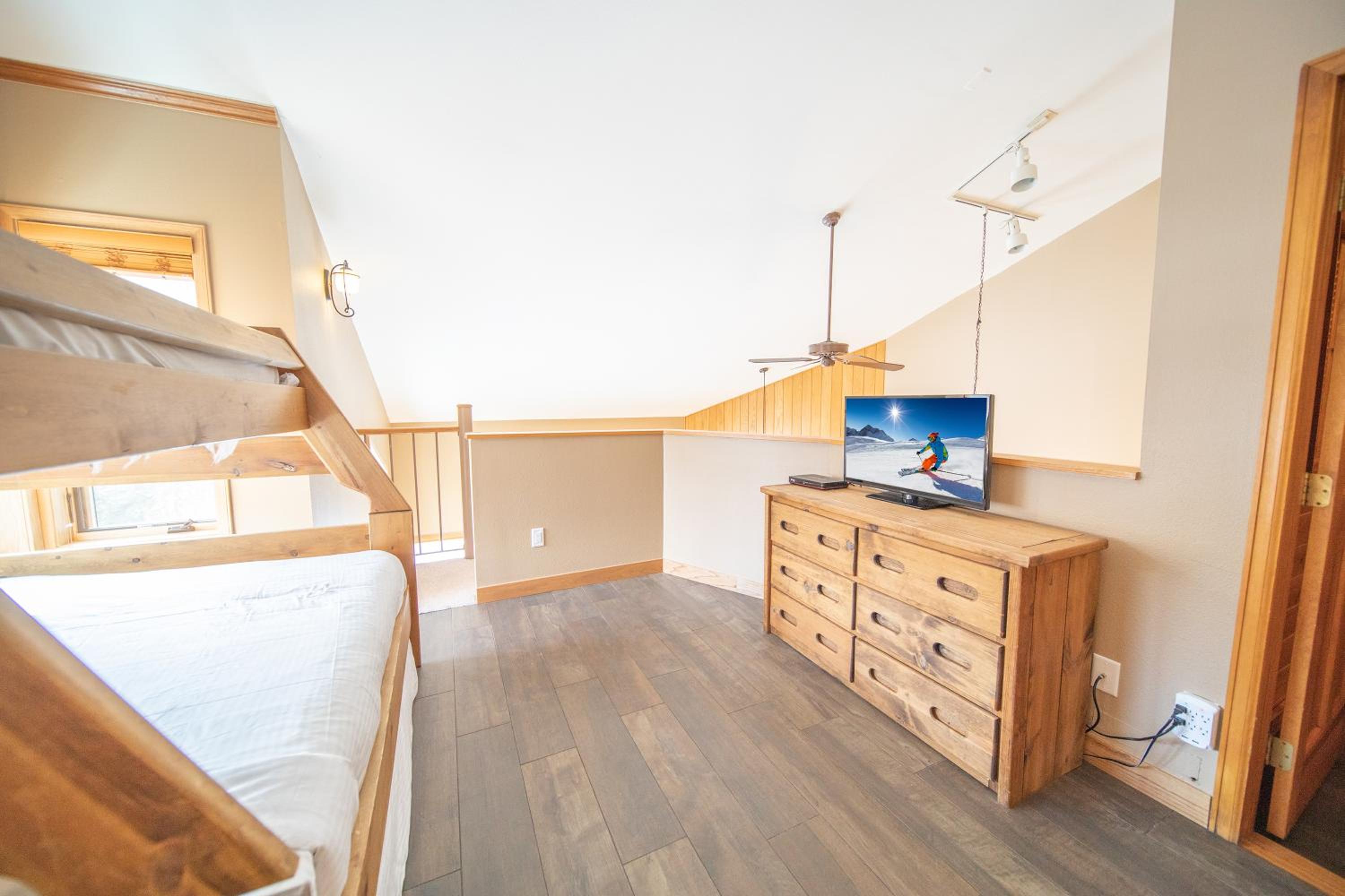 Ski Run 411 by SummitCove Lodging