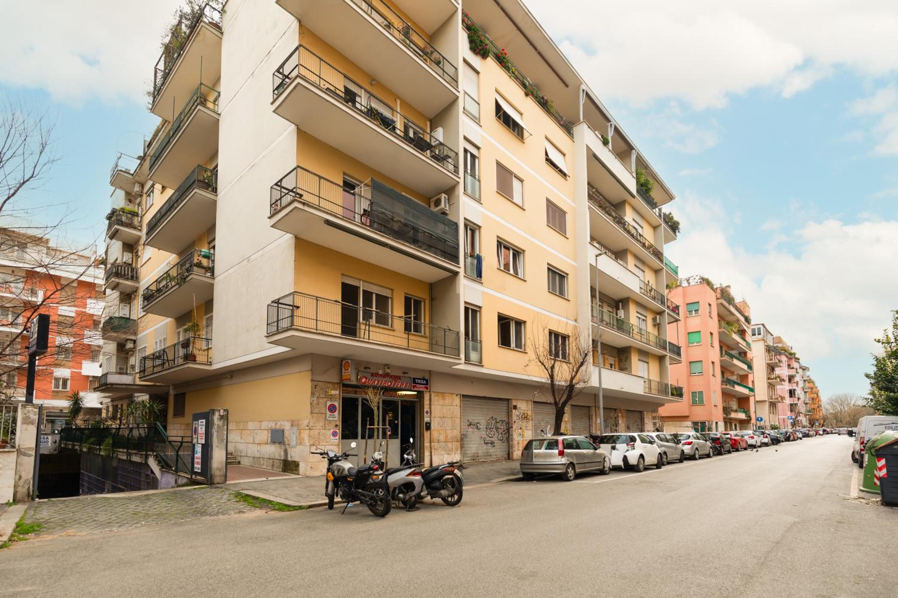 Moderno Appartamento a Roma - 2 Camere, Balcone e Vicino alla Metro