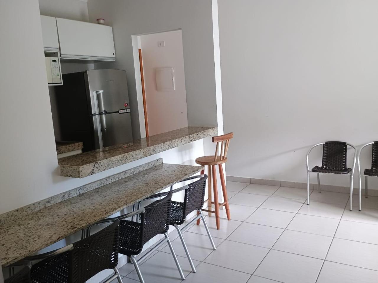 Apartamento com Lazer completo wifi, ar nos quartos