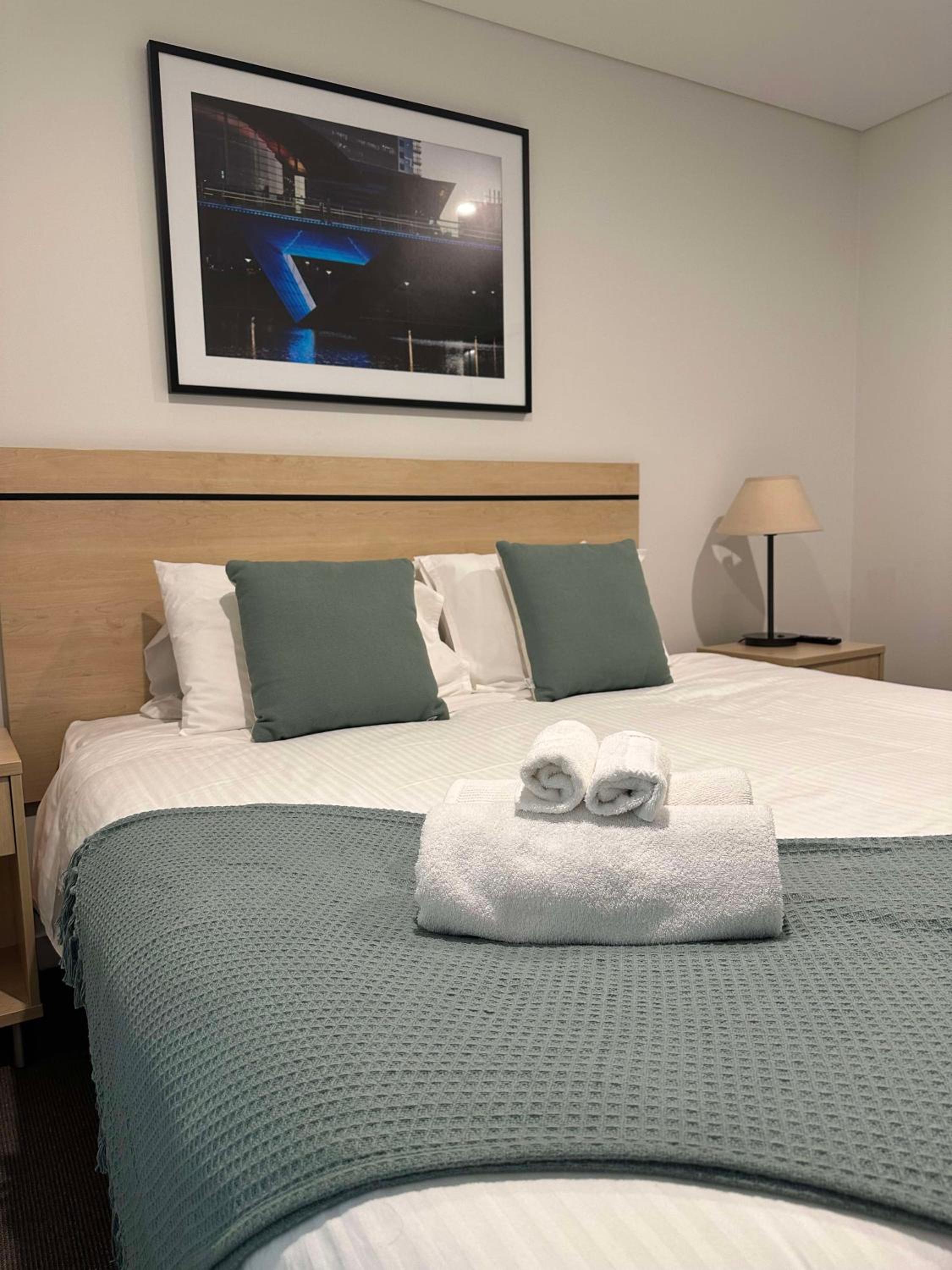 Affordable & Cozy CBD getaway with Free wine!!