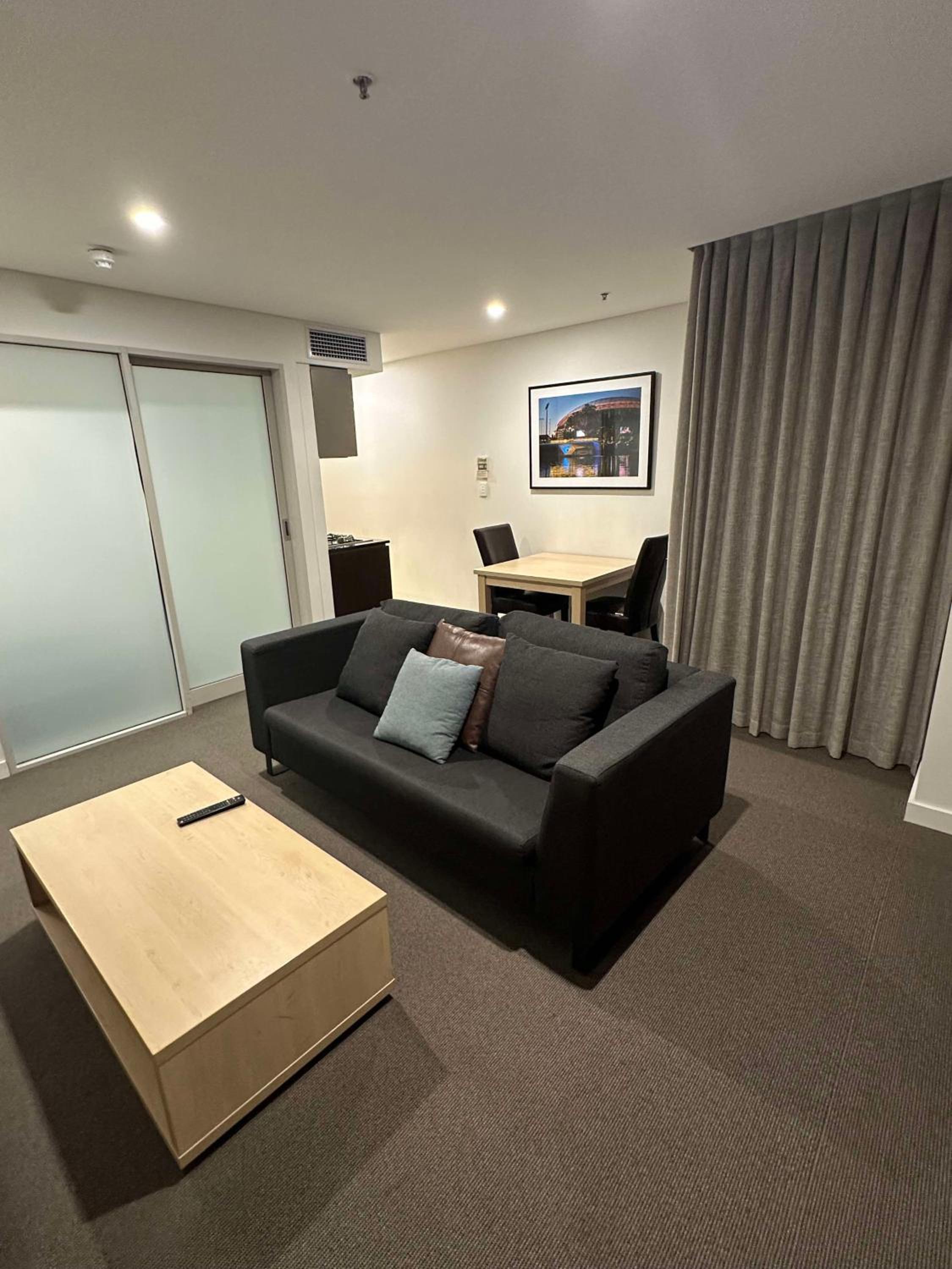 Affordable & Cozy CBD getaway with Free wine!!