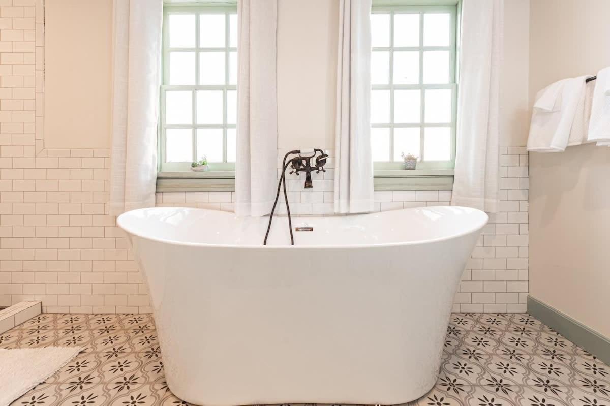 The Mohawk Valley House - 4 suite boutique hotel renamed view 5