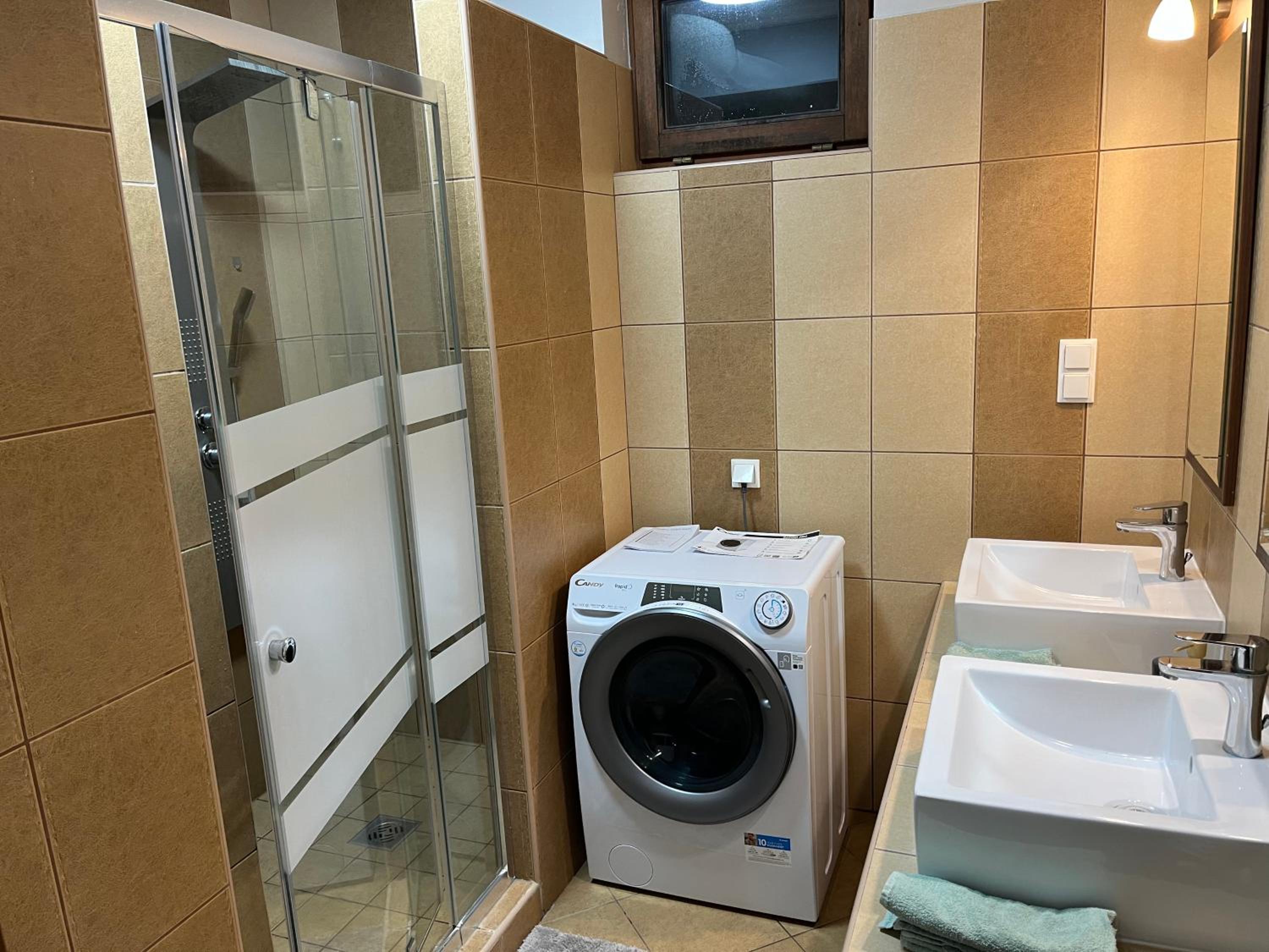 Brookforest Family Apartman view 5