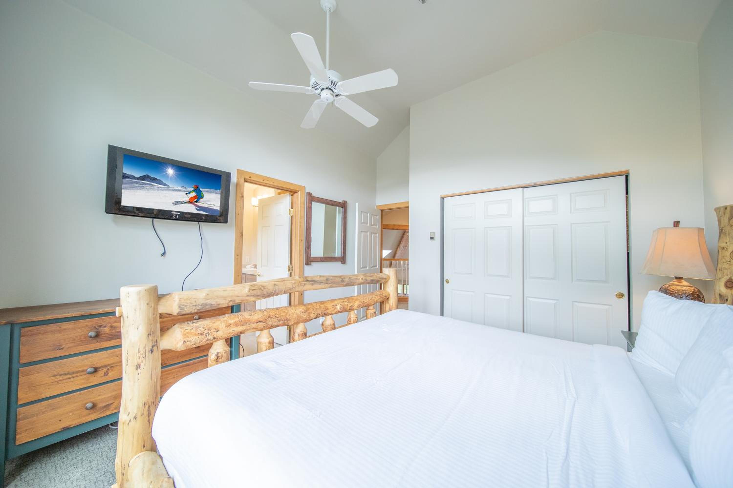 Starfire 1979 by SummitCove Lodging in Colorado