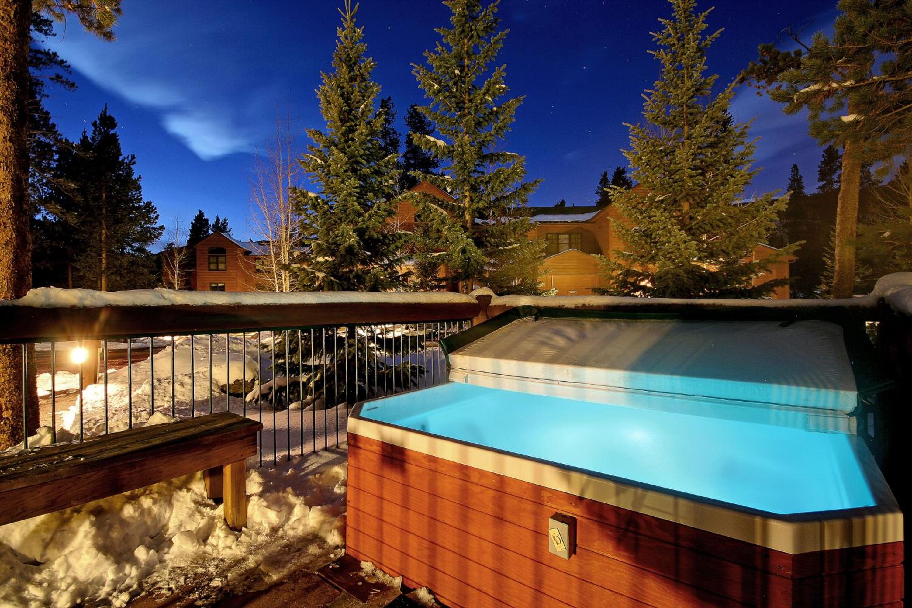 Starfire 1972 by SummitCove Lodging view 3
