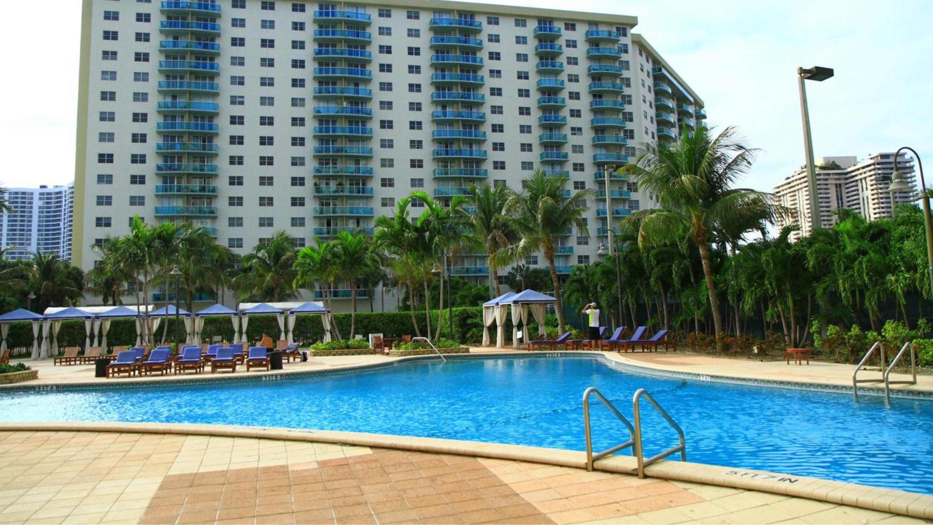 Absolute Beach Bliss, Chic & Expansive Retreat view 4