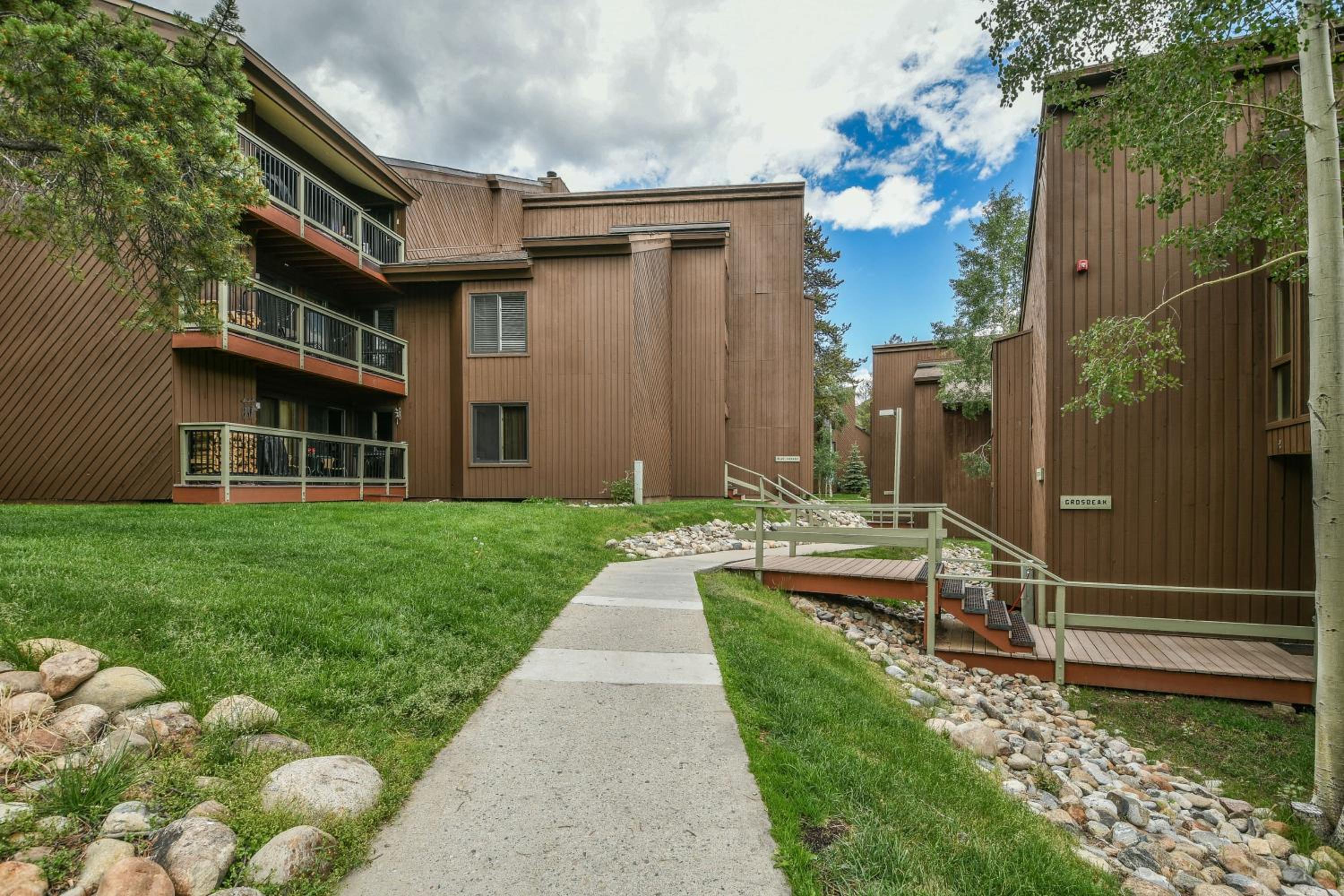 Wild Irishman 1059 by SummitCove Lodging