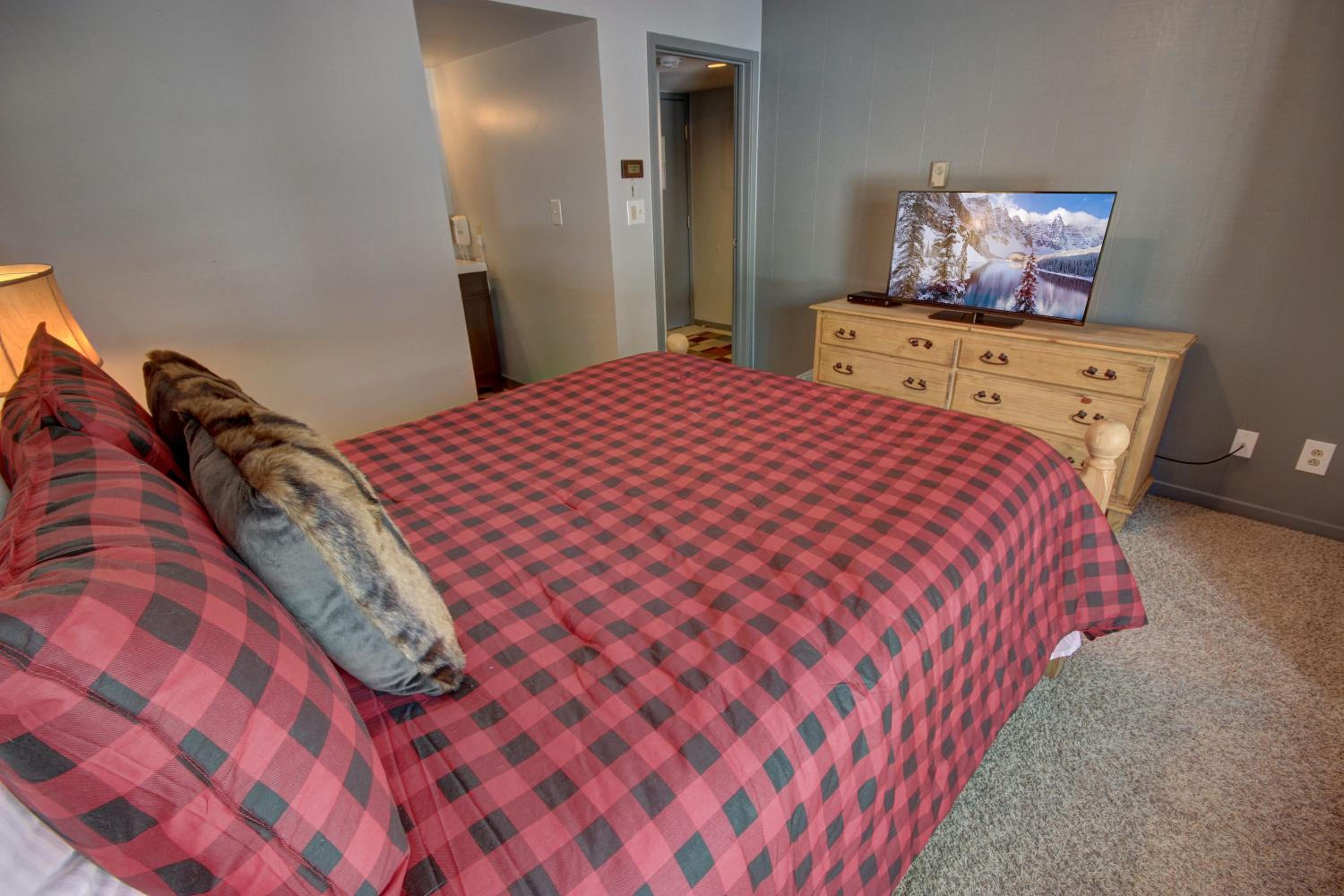 Wild Irishman 1059 by SummitCove Lodging