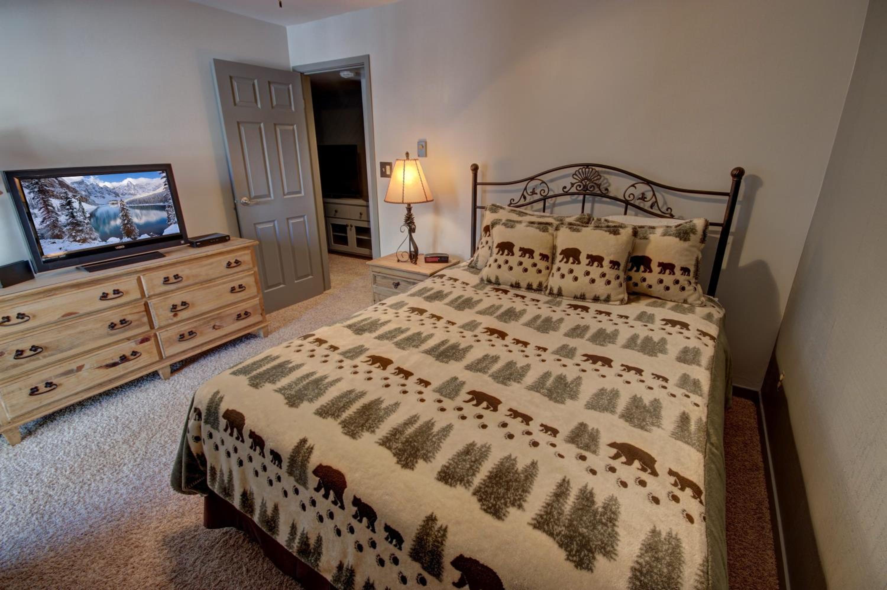Wild Irishman 1059 by SummitCove Lodging