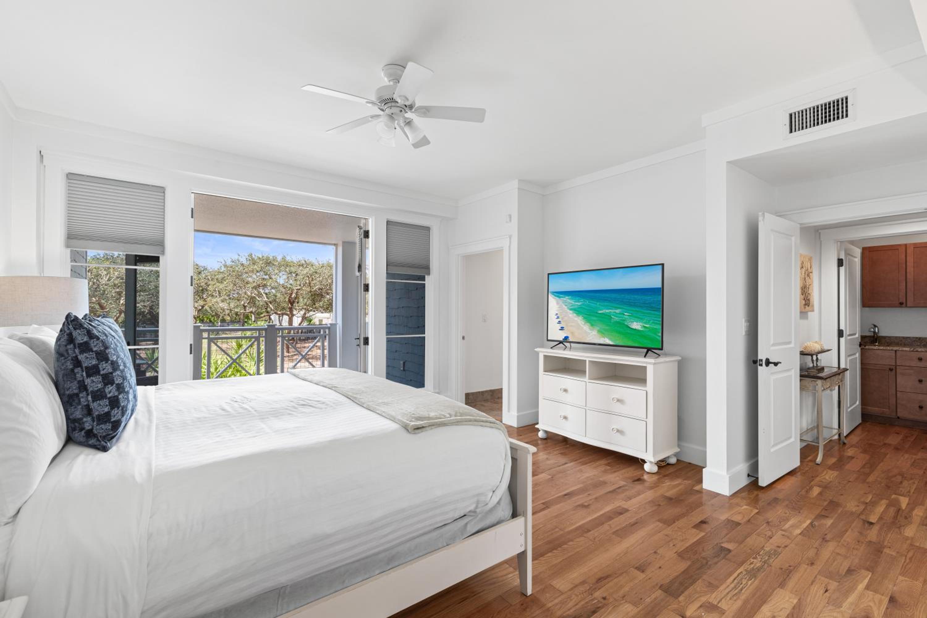 Gulf Front- Large Pool- Watersound on 30A view 4