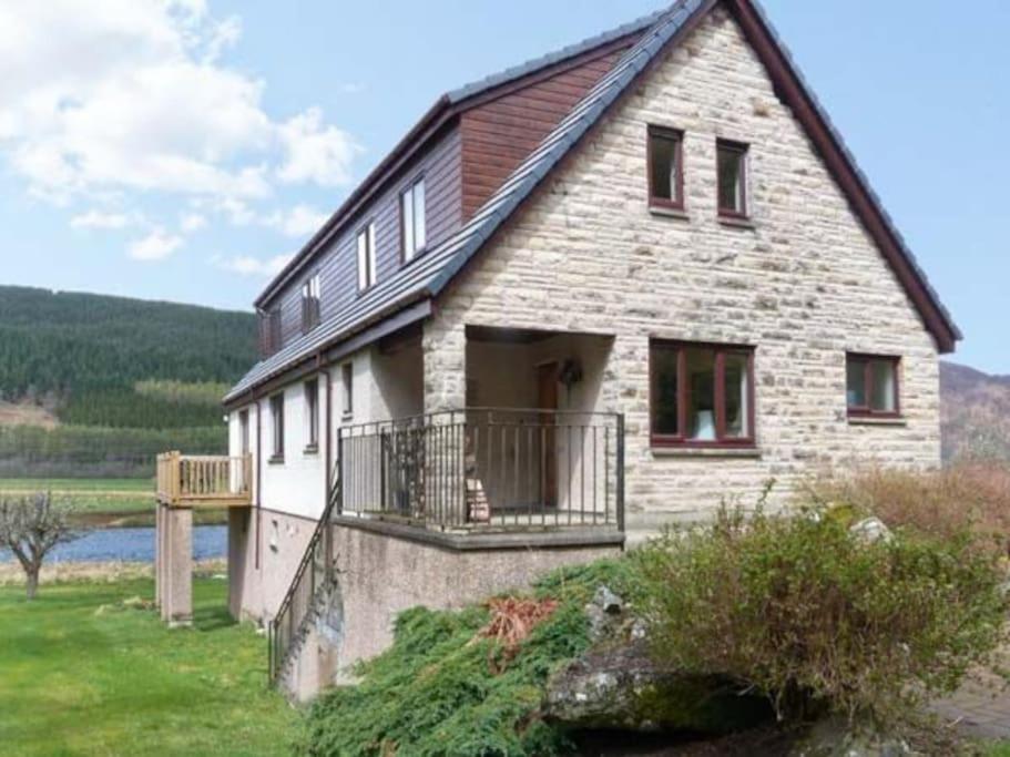 Kerrow Burn Lodge Cannich Inverness-shire view 3