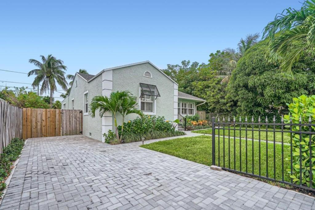Northwood Haven - Light-Filled Bungalow Close to Rybovich Marina
