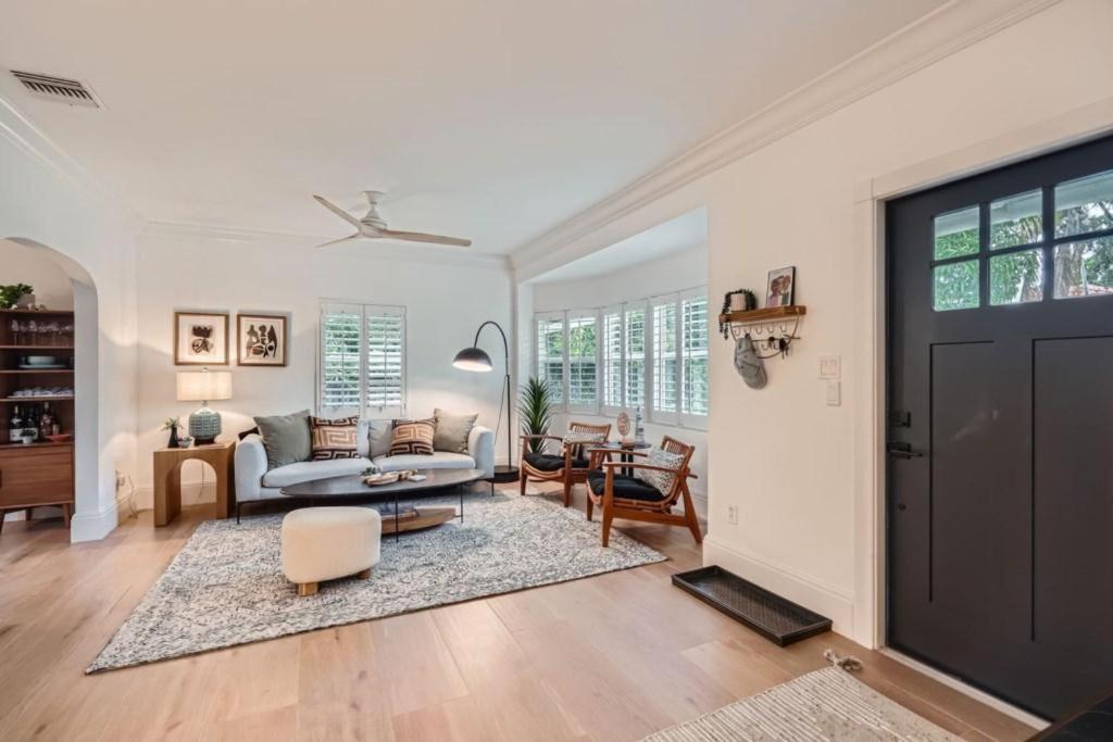 Northwood Haven - Light-Filled Bungalow Close to Rybovich Marina