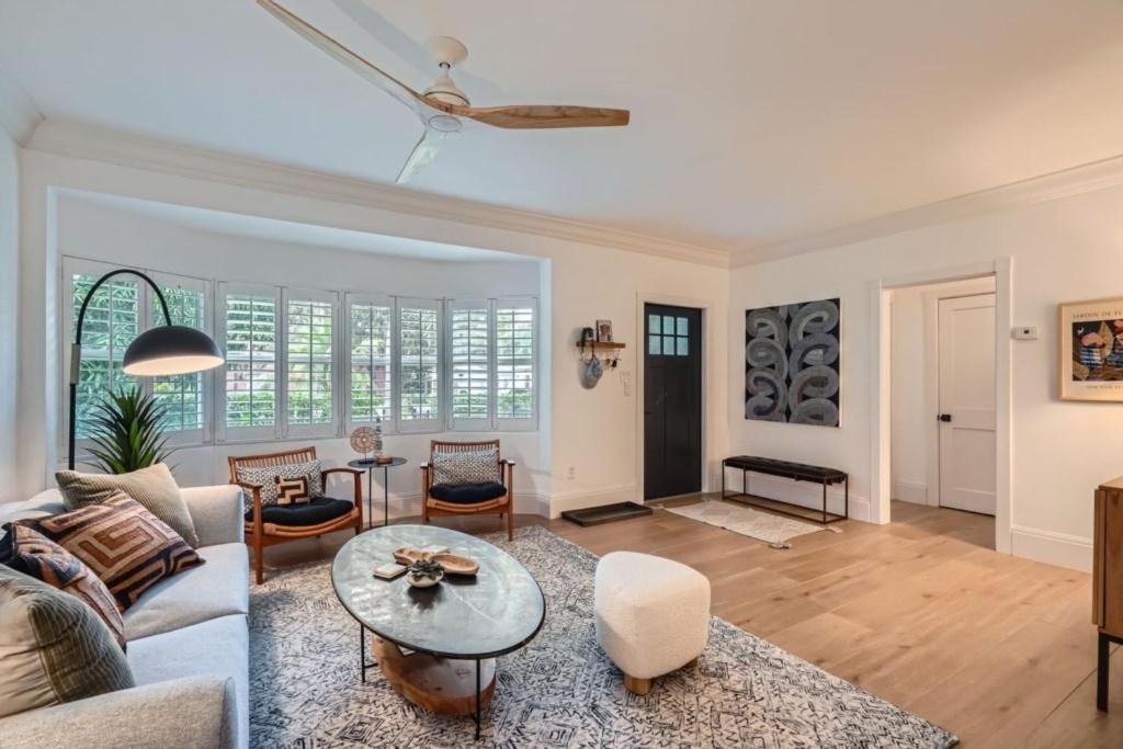 Northwood Haven - Light-Filled Bungalow Close to Rybovich Marina