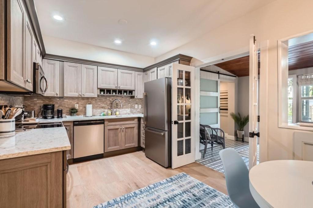 Northwood Haven - Light-Filled Bungalow Close to Rybovich Marina