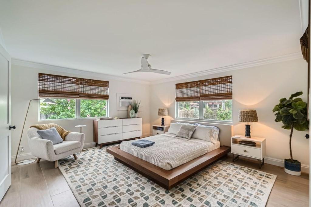 Northwood Haven - Light-Filled Bungalow Close to Rybovich Marina