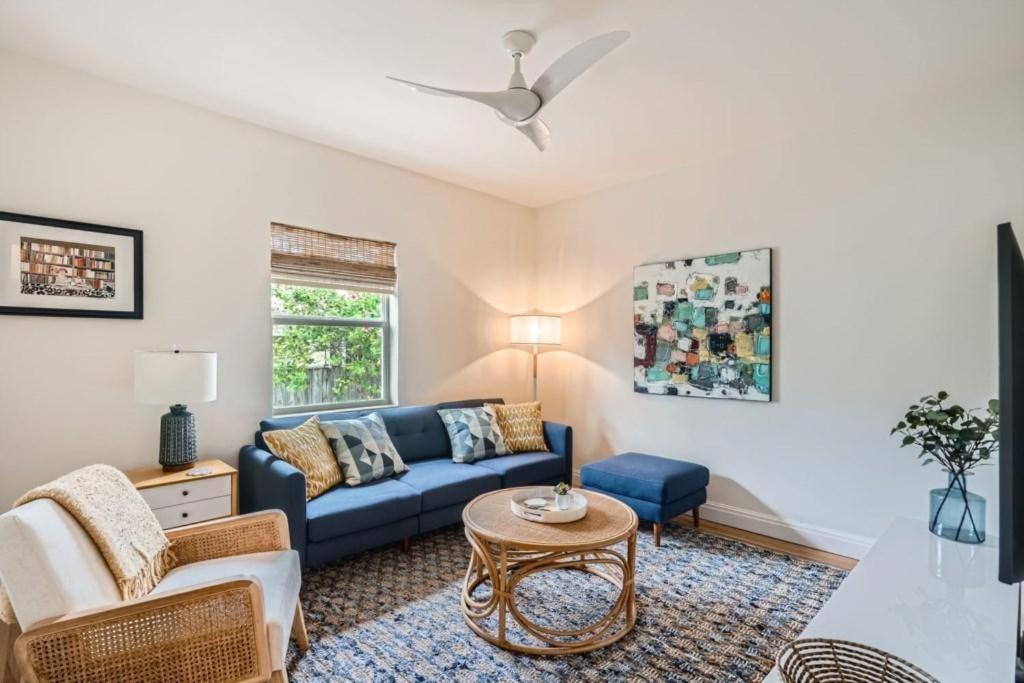 Northwood Haven - Light-Filled Bungalow Close to Rybovich Marina