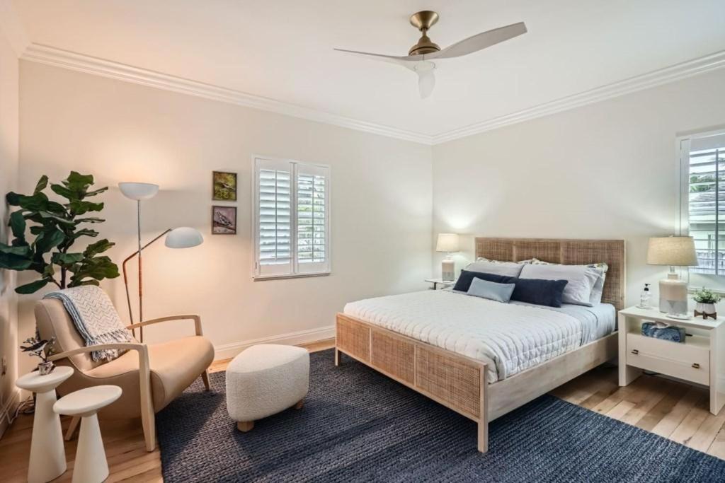 Northwood Haven - Light-Filled Bungalow Close to Rybovich Marina