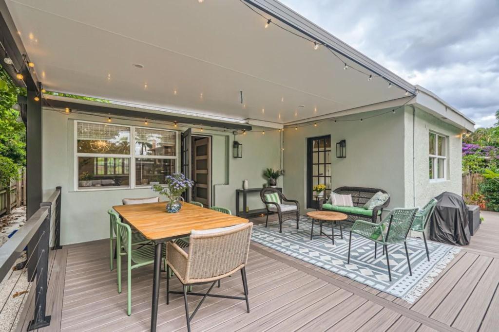 Northwood Haven - Light-Filled Bungalow Close to Rybovich Marina