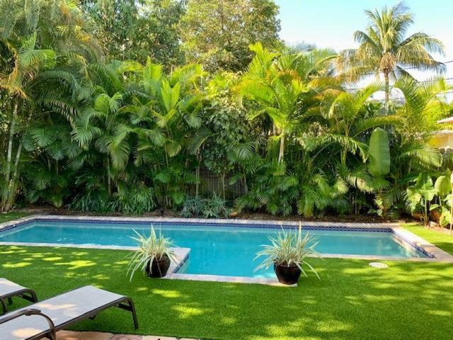 Casa Blanca - Chic Spanish-Style Cottage with Private Courtyard