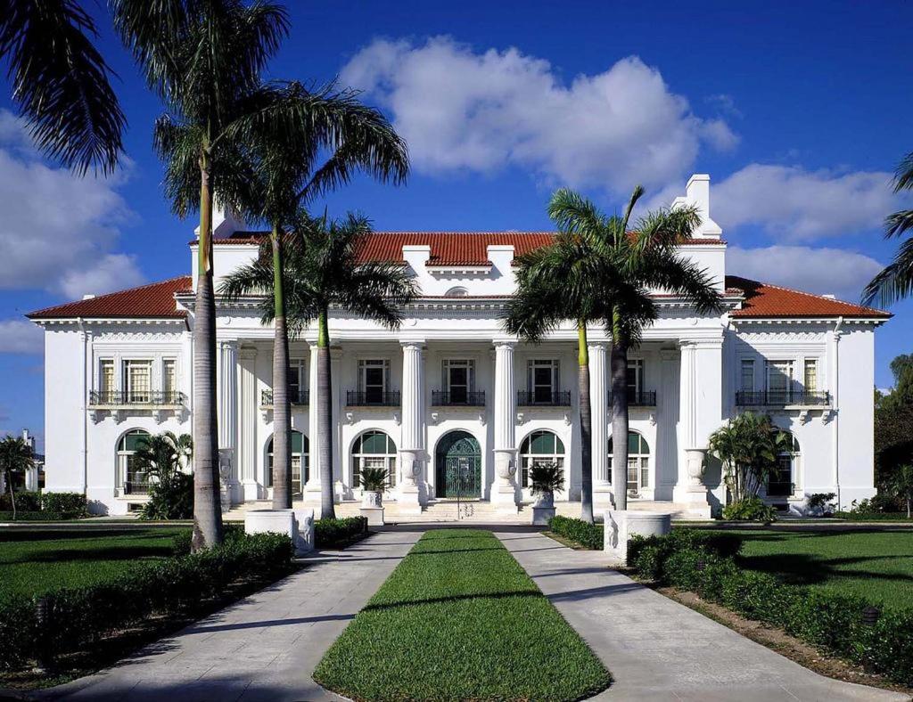 Casa Blanca - Chic Spanish-Style Cottage with Private Courtyard