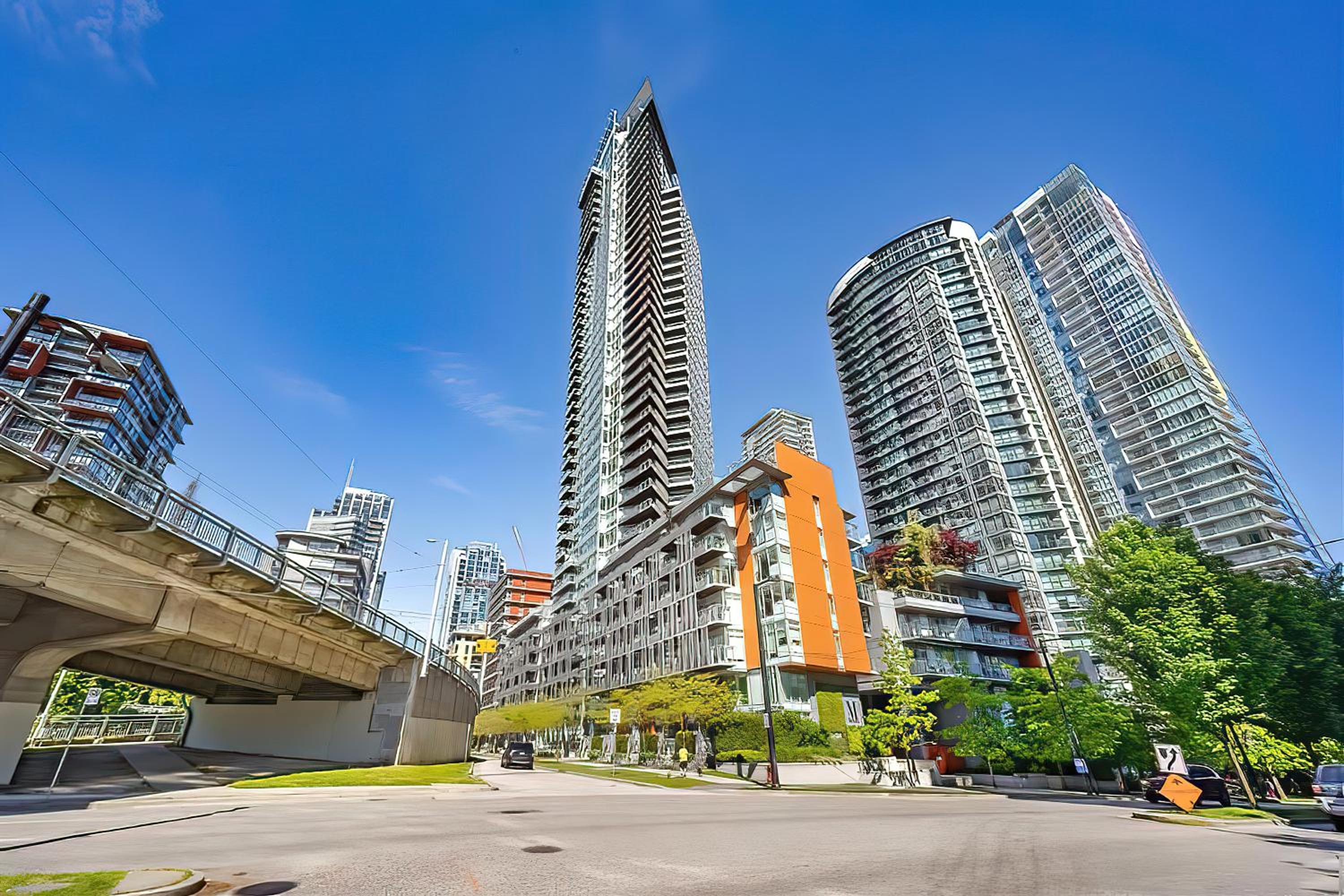 Stylish Yaletown Retreat for 4 nearby restaurants and shops