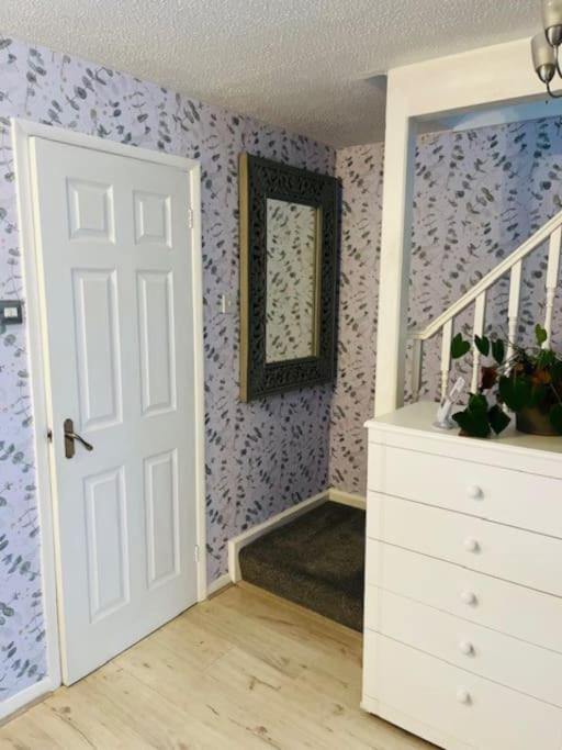 Charming 3 bedroom house in Weybridge view 3