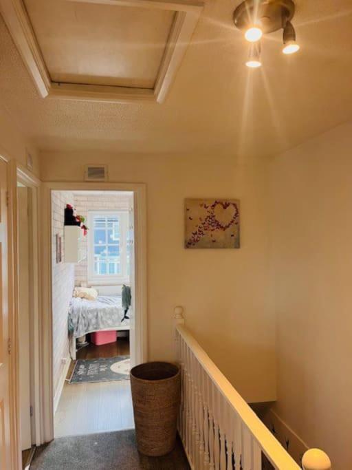 Charming 3 bedroom house in Weybridge view 4