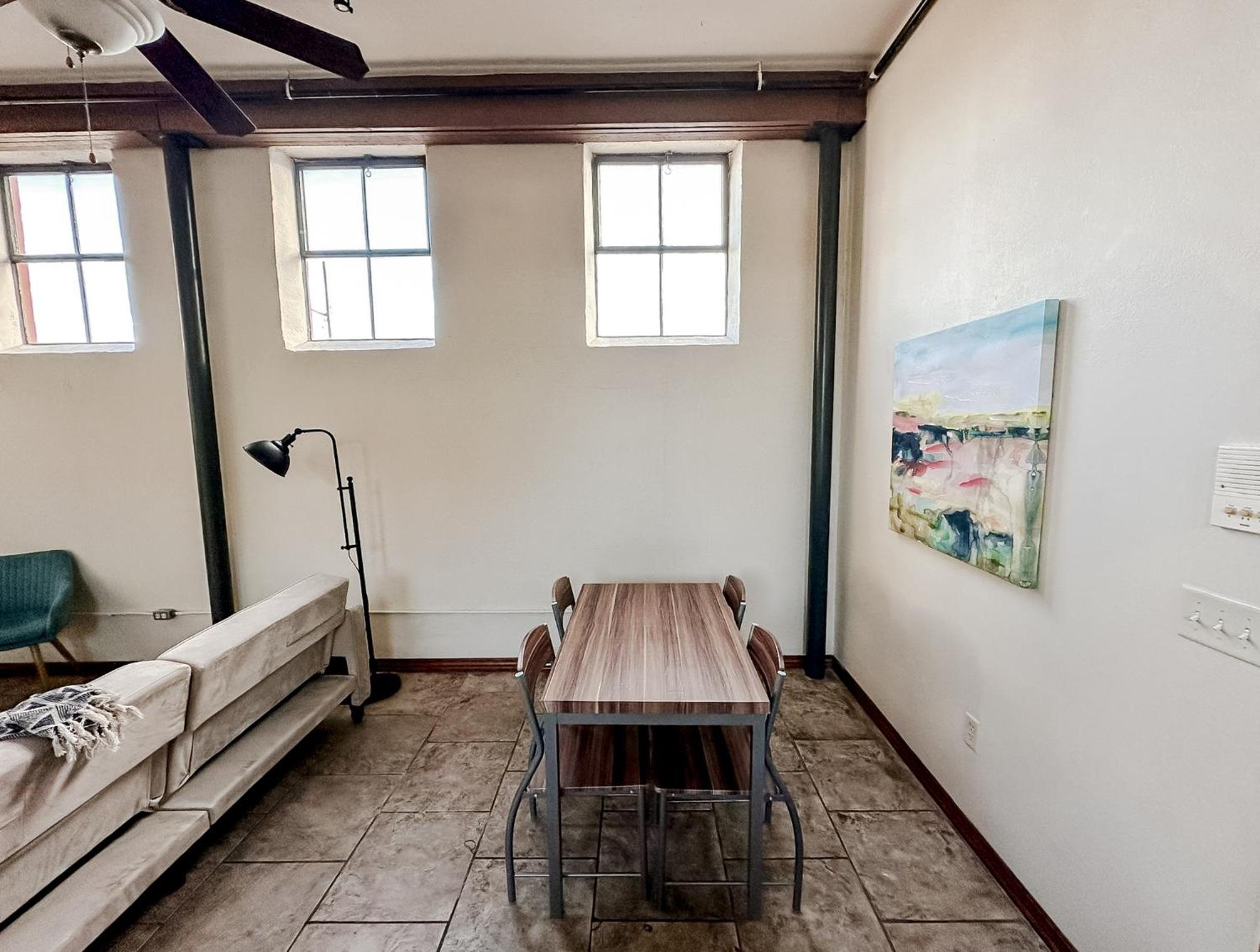 Hotel Sleepover 2BD 1BA Condos Downtown Springfield - Image 1