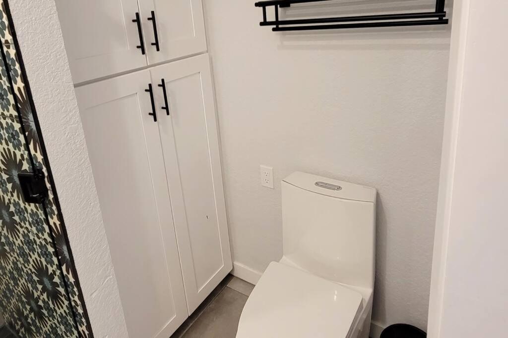 Stunning 3BD 3BA 36 pools and hot tubs patio with BBQ view 4
