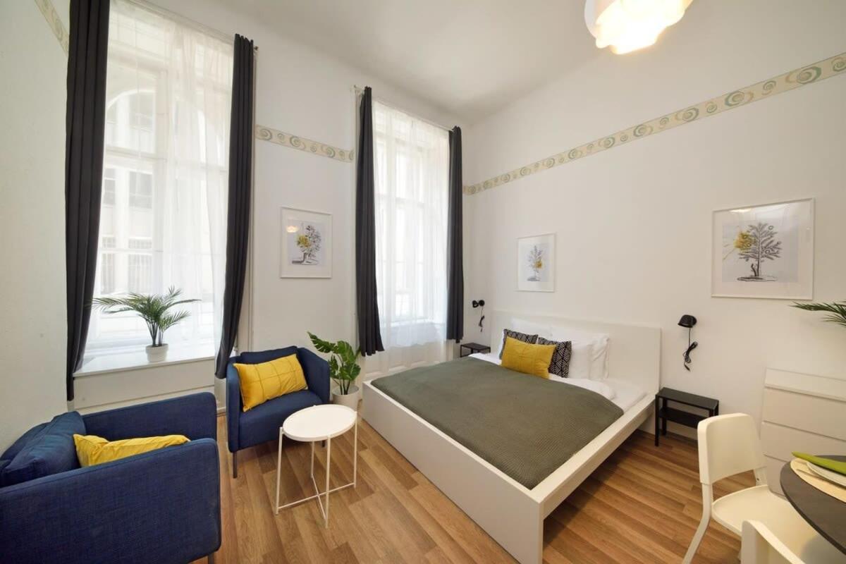 Spacious basic home in the city center view 4