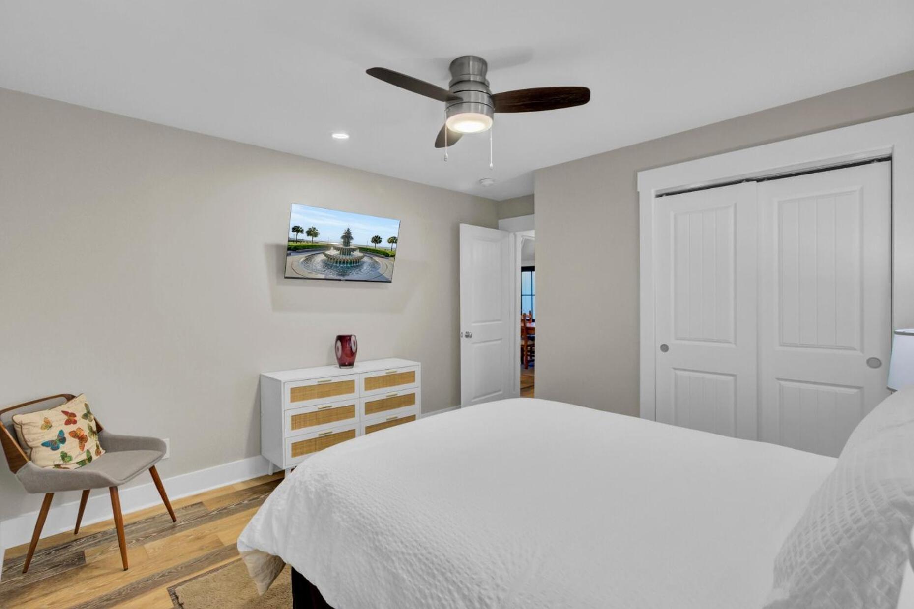 10 Sandcrab Court by AvantStay Beautiful Home w Deck Walk to the Beach
