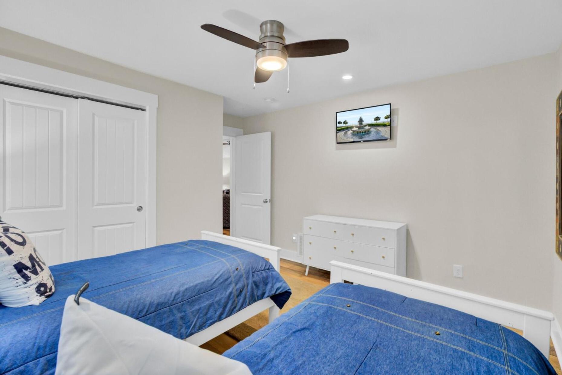 10 Sandcrab Court by AvantStay Beautiful Home w Deck Walk to the Beach