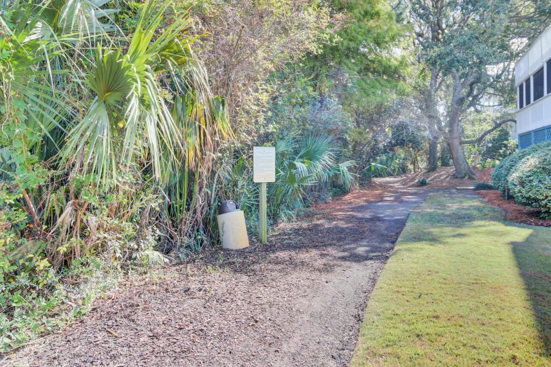 10 Sandcrab Court by AvantStay Beautiful Home w Deck Walk to the Beach