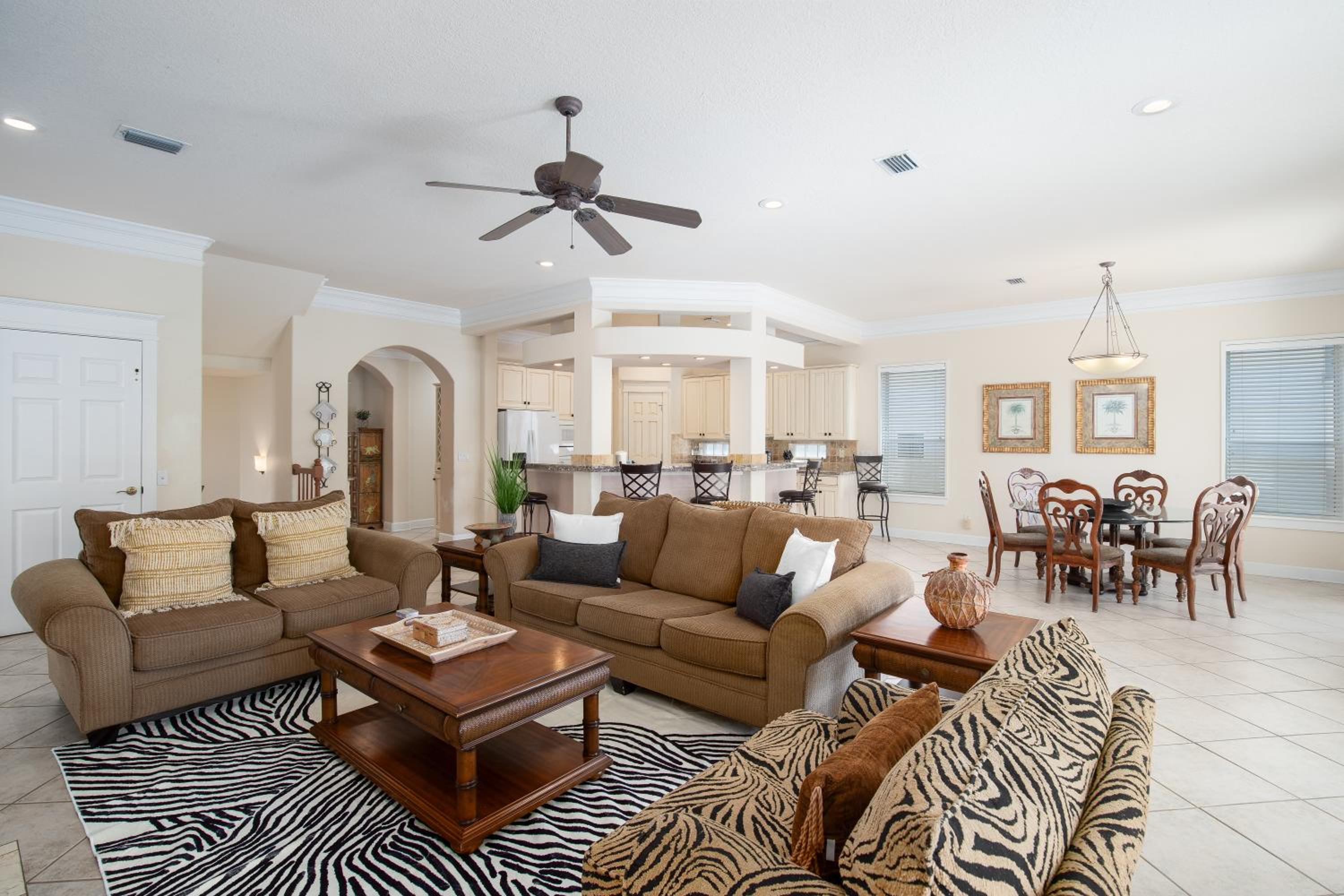 Golf Cart - Community Pool, Hot Tub and Beach view 3