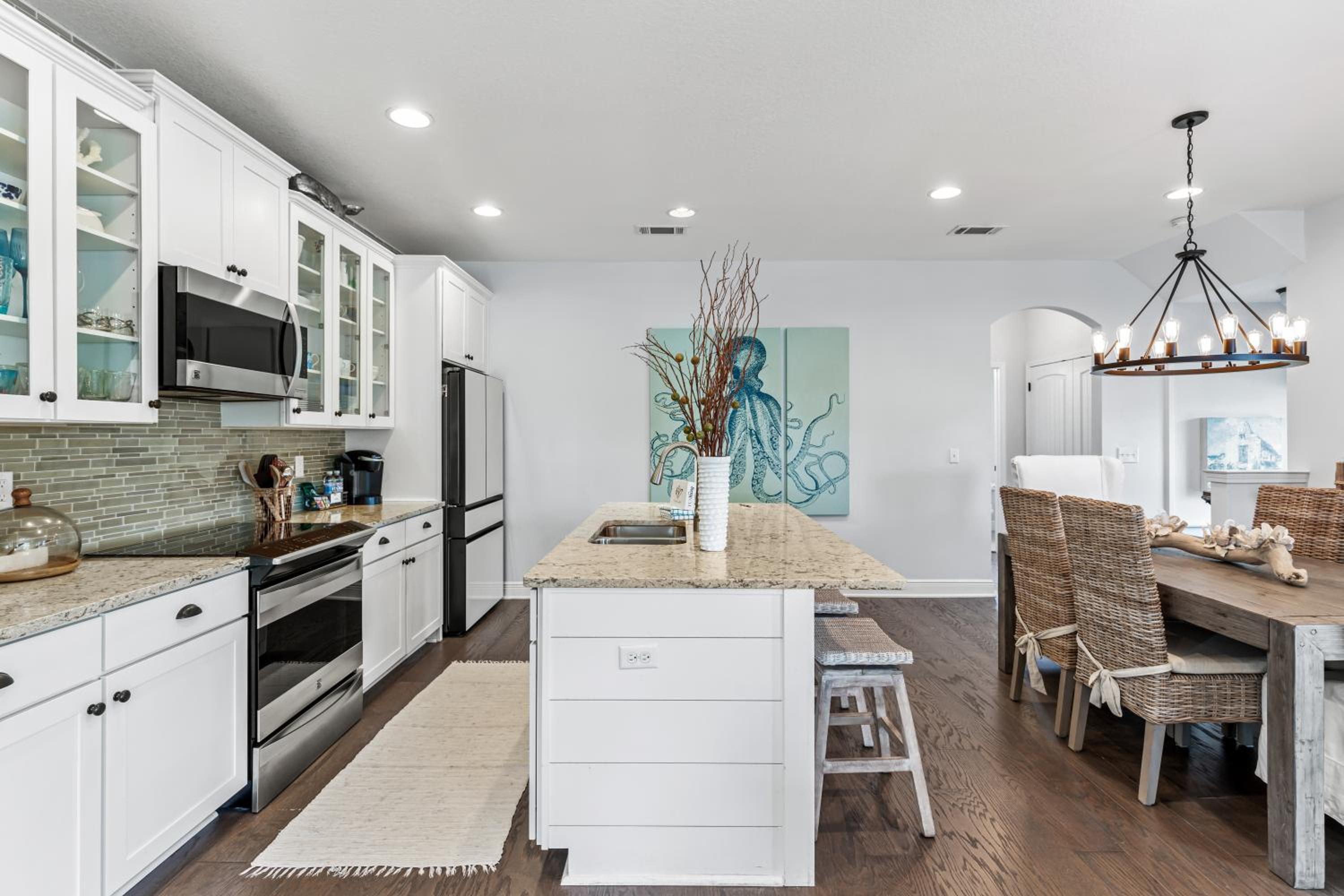 6-Seater Golf Cart - Community Pool - Close to Beach, Dining and Shopping view 3