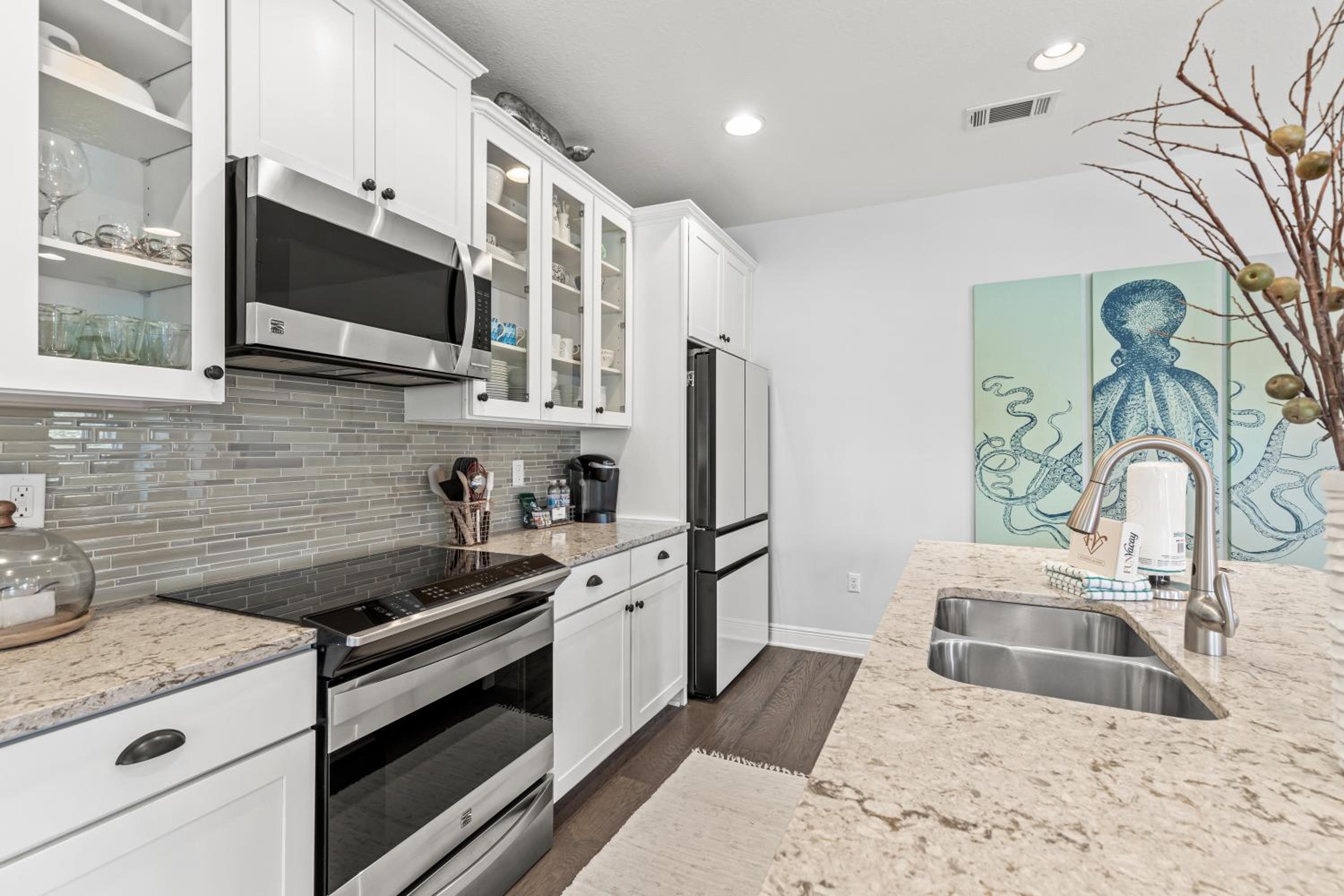 6-Seater Golf Cart - Community Pool - Close to Beach, Dining and Shopping view 4