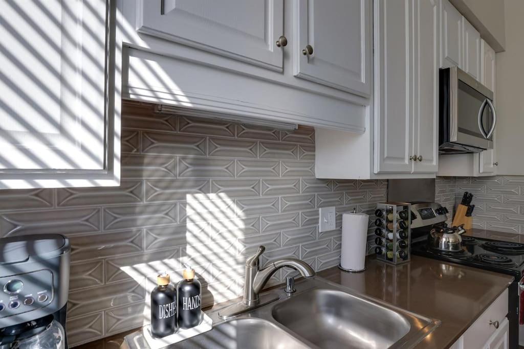 Cozy Home in Downtown close to Forsythe park view 4