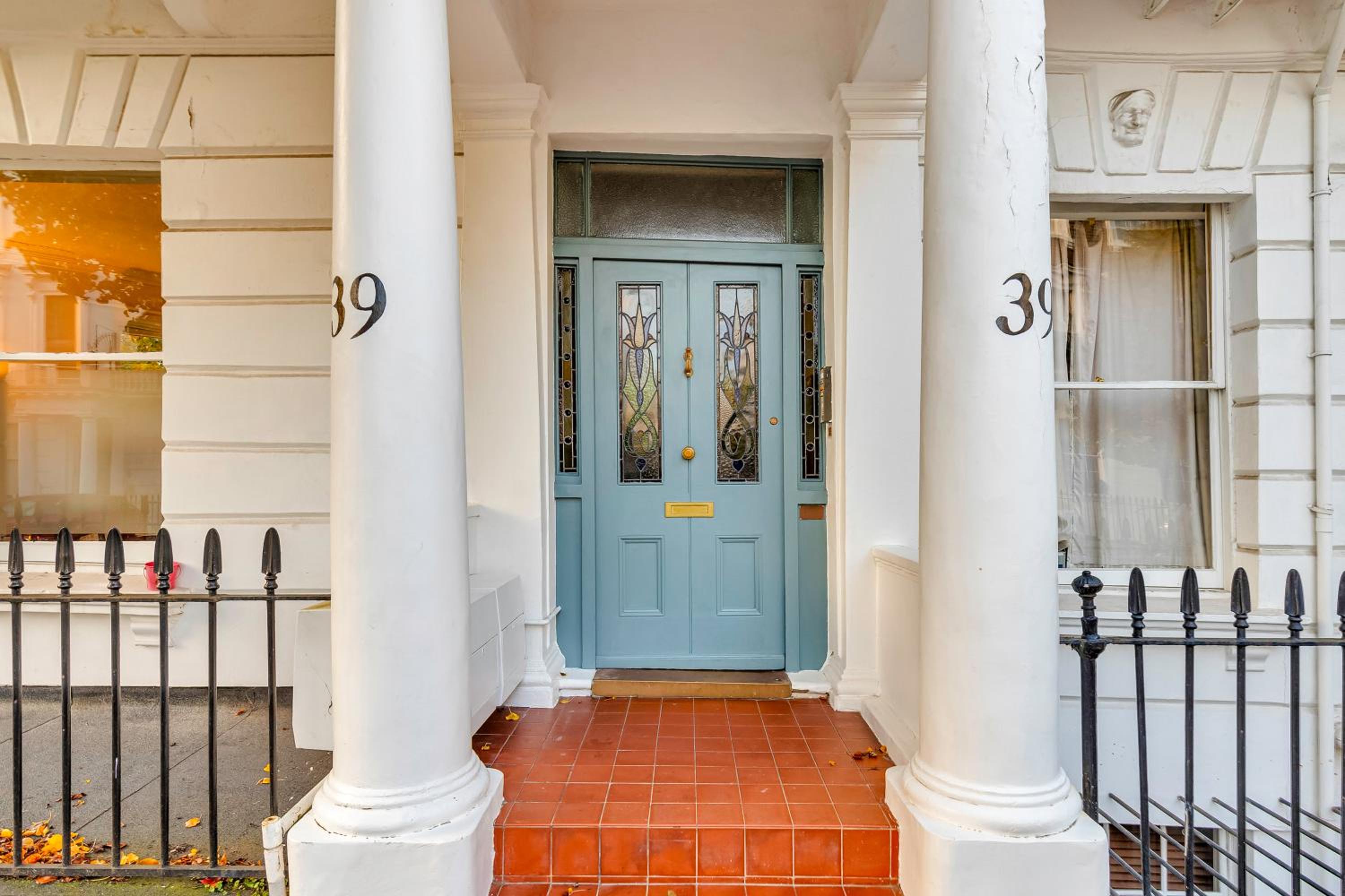 Flat in Victoria London