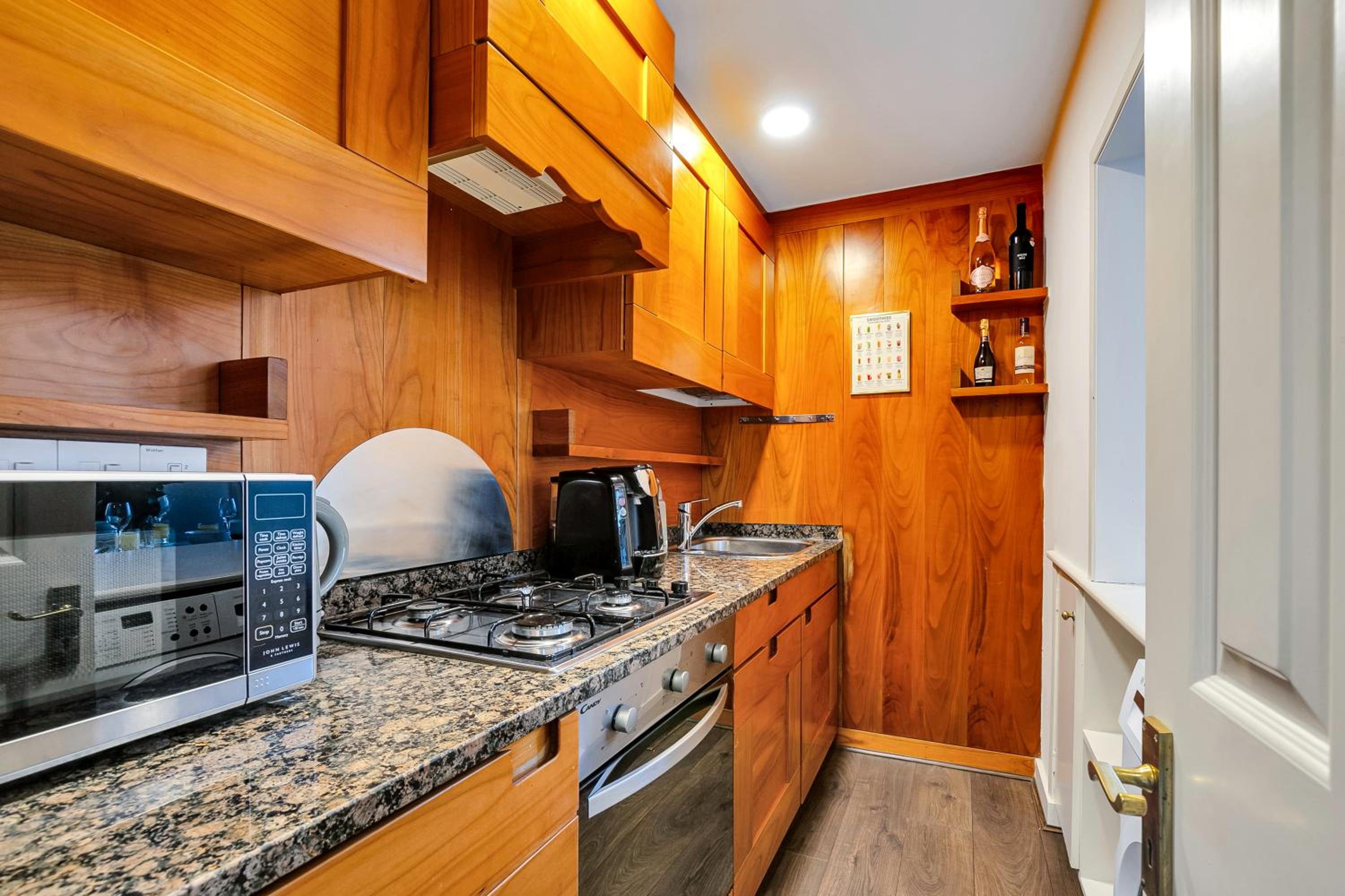 Flat in Victoria London