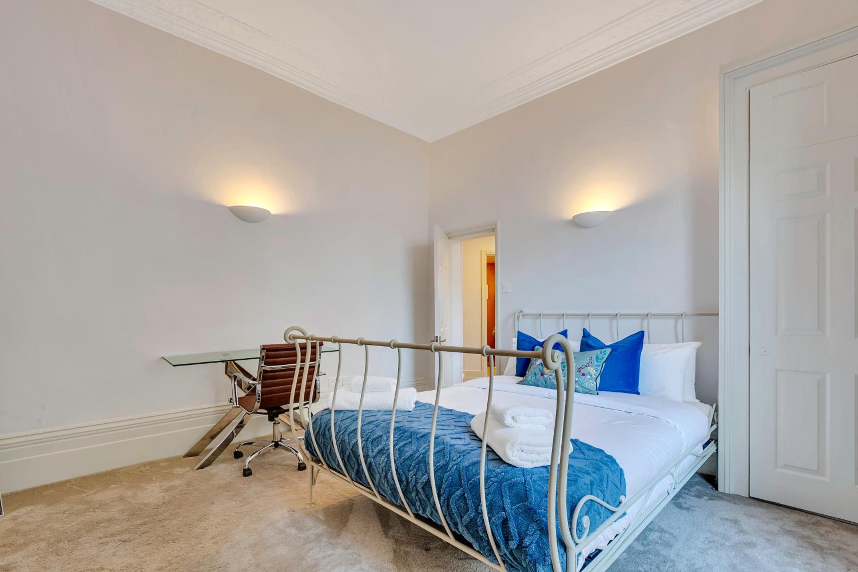Flat in Victoria London