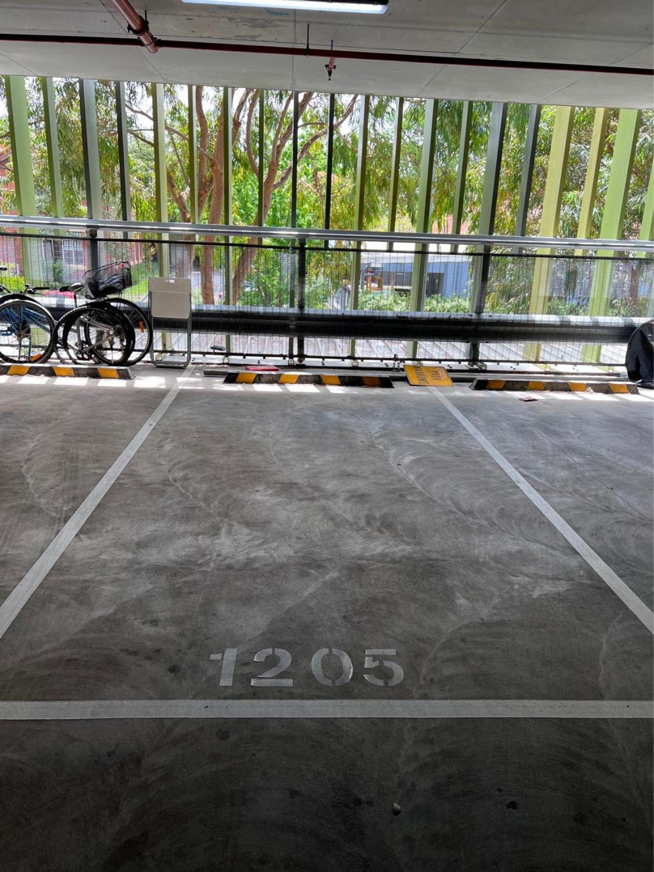 2Bed with Parking Next to Zoo and Parks