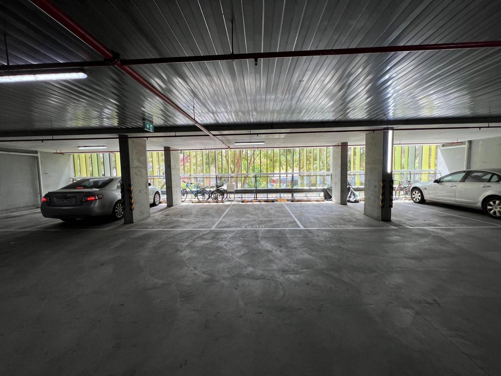 2Bed with Parking Next to Zoo and Parks