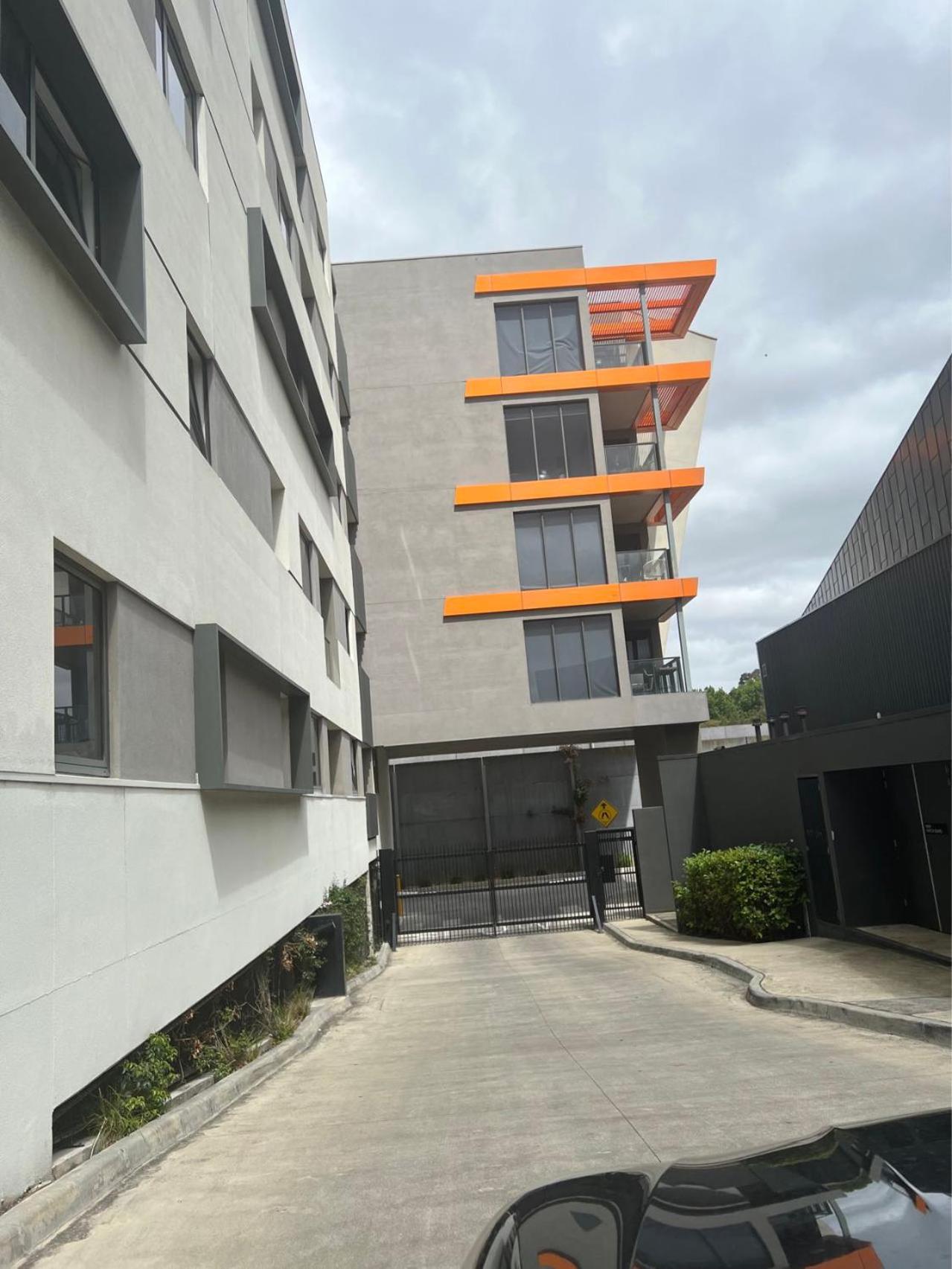 2Bed with Parking Next to Zoo and Parks