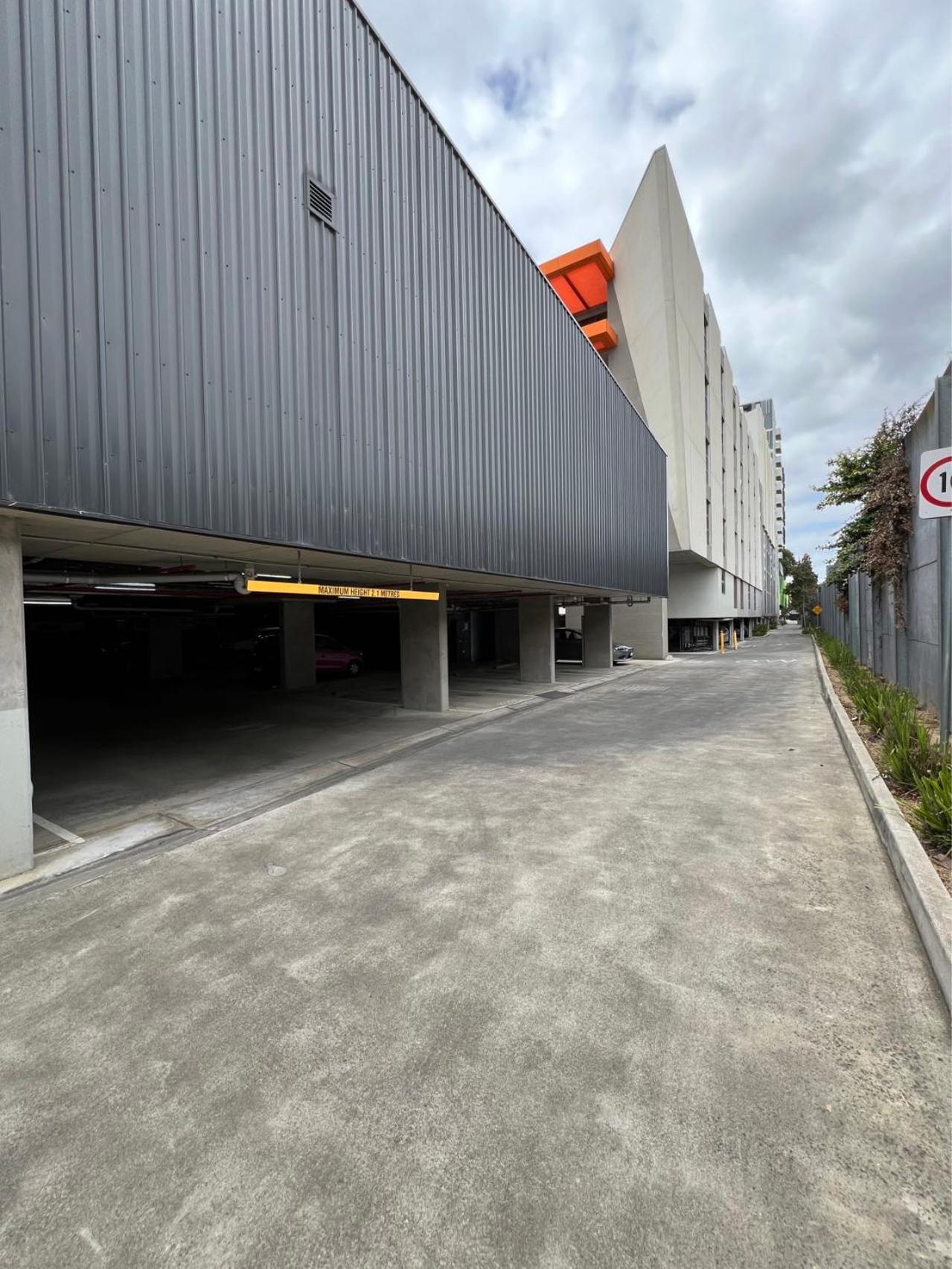 2Bed with Parking Next to Zoo and Parks