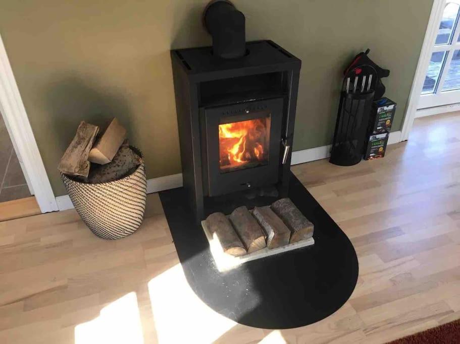 Modern 2 bedroom cottage close to airport and town - sleeps 8 view 3